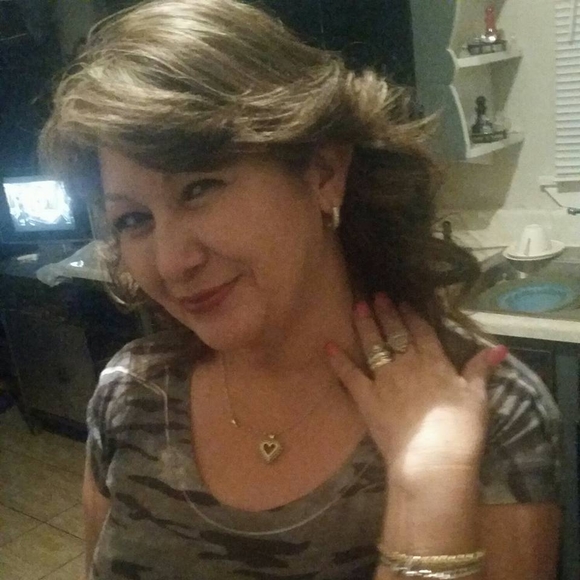 Meet your Posher, Gia - Picture 1 of 1